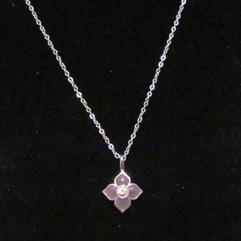 Dainty Tommy Hilfiger flower necklace signed